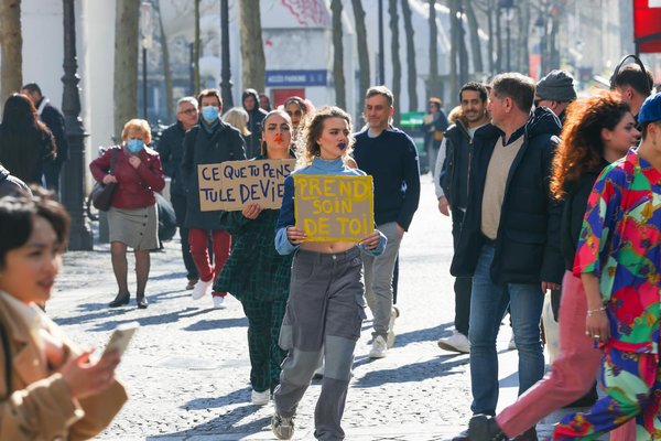 Créer une allée de jardin en pierre naturelle: élégance et durabilité