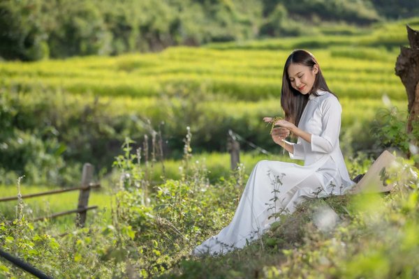 Comment le symbolisme dans l'art de la Renaissance encode-t-il des messages politiques ou philosophiques ?